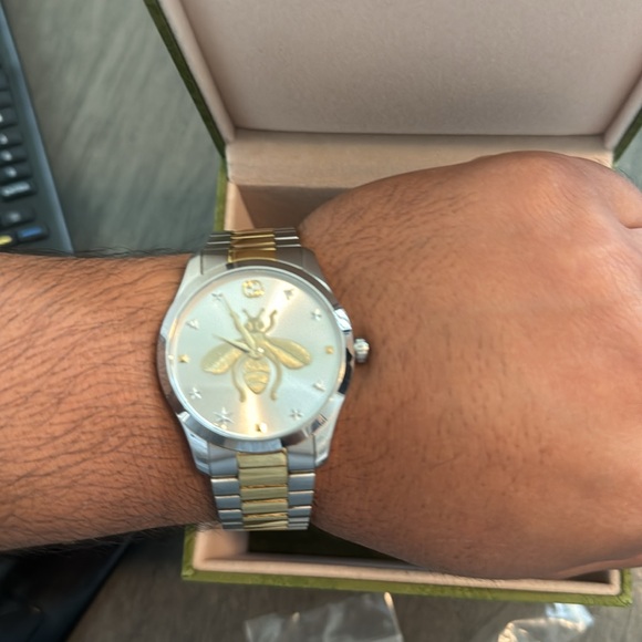 Selling a 38mm Male Gucci watch. Original box included. Extra links. - Picture 3 of 5